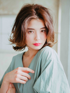 美容室・美容院「株式会社Ashanti 」のヘアスタイル「ナチュラルレイヤースタイル」